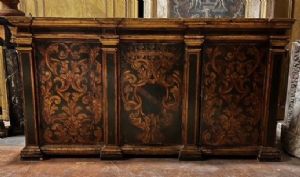 ARM263 - Credenza laccata e dipinta, epoca '6/'700, misure cm L 204 x H 107 x P 76